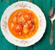 Щи с картофелем, помидорами и капустой