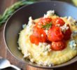 Полента с сыром и помидорами