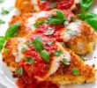 Куриное филе под сыром пармезан и вкусным соусом Маринара